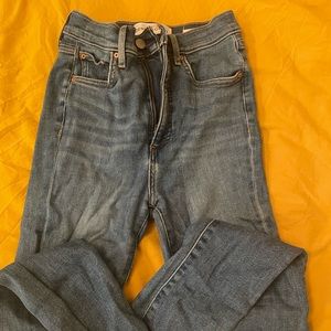 Aritzia Denim Forum Lola High Rise Skinny Crop